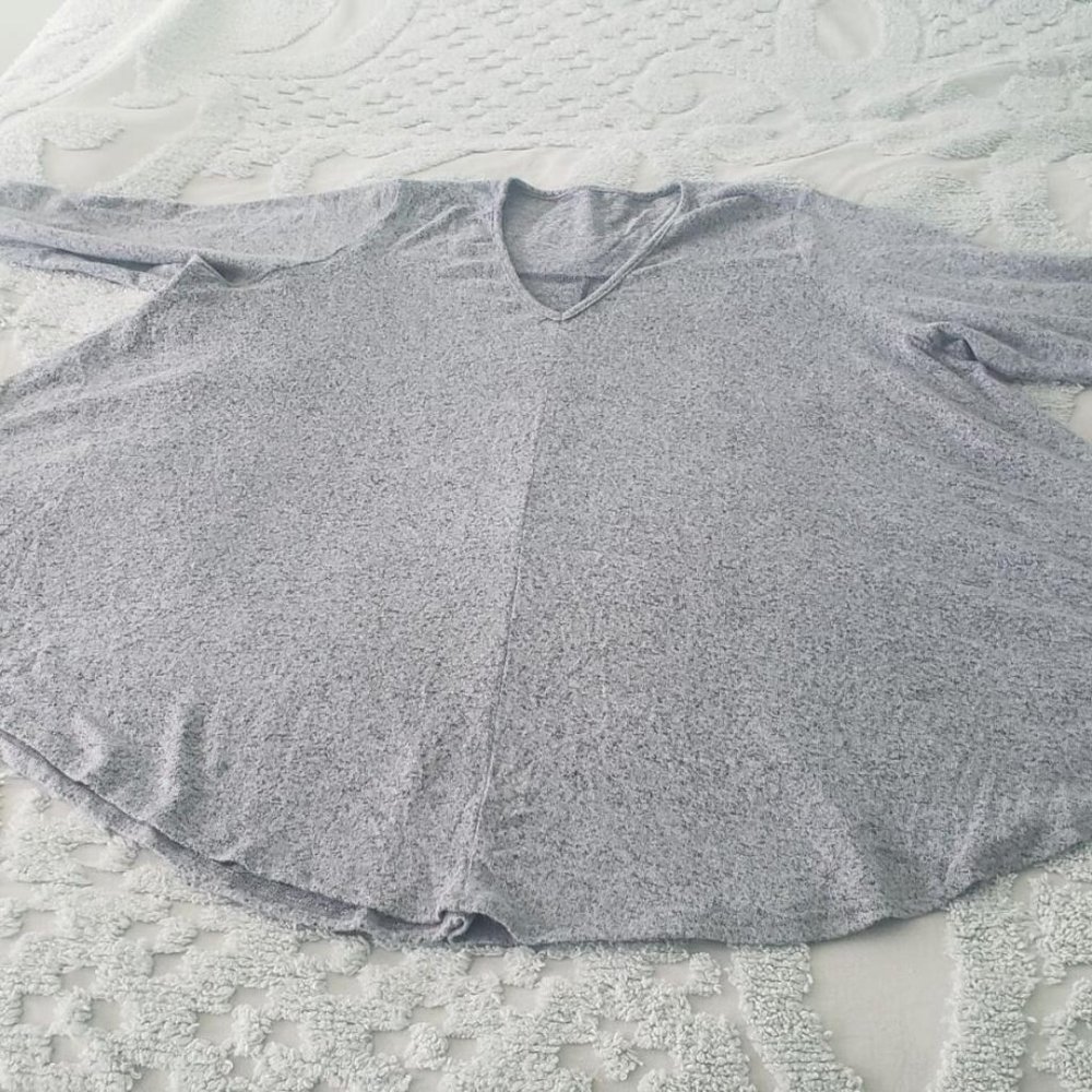 Women' s 3X Plus Top Soft Fuzzy Lignt grey V Neck